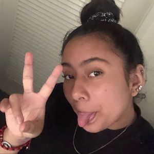 Meet your Posher, Andrea